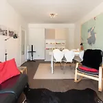 Cozy Near The Lägenhet