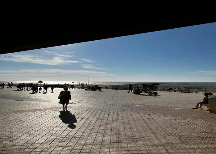 公寓 Cozy Near The *